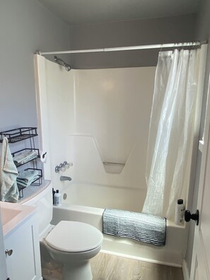 Handtücher, Seife, Shampoo, Toilettenpapier