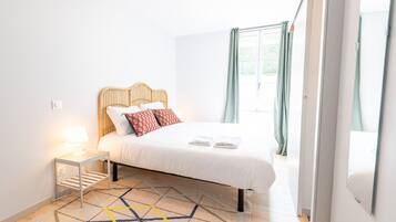 1 bedroom, internet, bed sheets