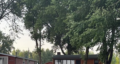 Cozy 2 Bedroom Lakeside Cabin on Lake Manuella