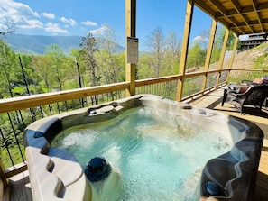 Outdoor spa tub