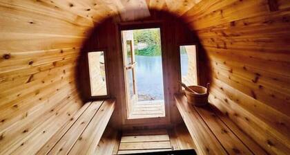 The Uxbridge Igloo on Pefferlaw Creek with Private Lake. Pet Friendly!