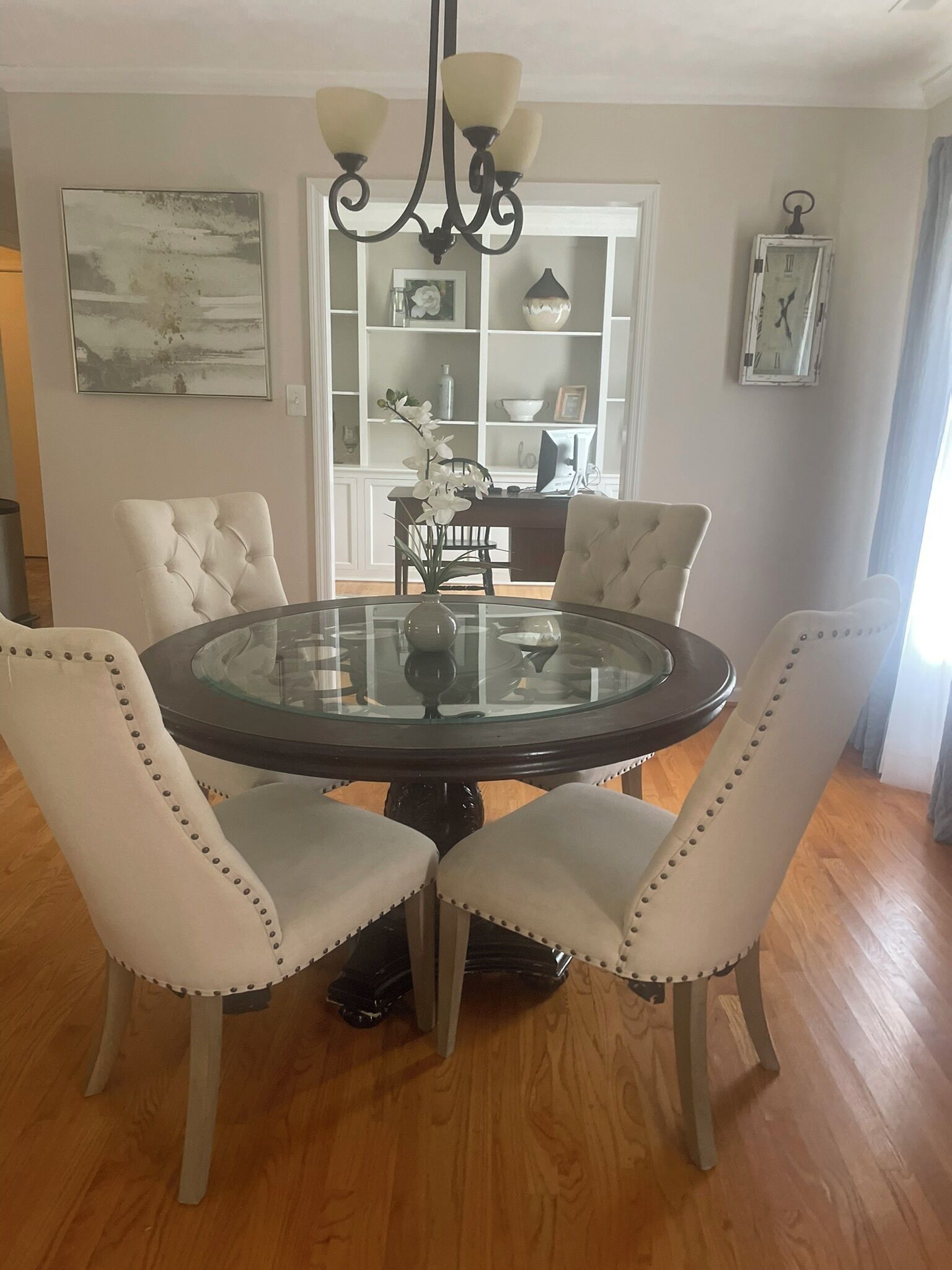 31day rental minimum. Charming 2-bedroom house. Perfect for executive stays. 