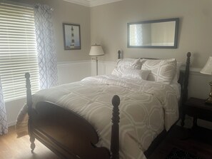 2 bedrooms, iron/ironing board, WiFi, bed sheets