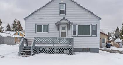 House perfectly located for your next trip to to the U.P. Michigain