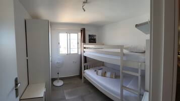 Apartment | 2 Schlafzimmer, Bügeleisen/Bügelbrett, kostenloses WLAN, Bettwäsche