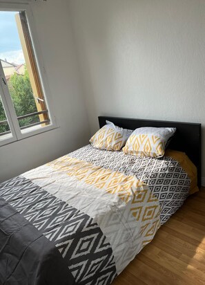 1 bedroom, iron/ironing board, bed sheets