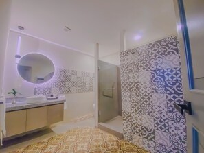 Hair dryer, towels, soap, shampoo - Beautiful double suite in an old house with contemporary restoration.  (Heroica Puebla de Zaragoza)