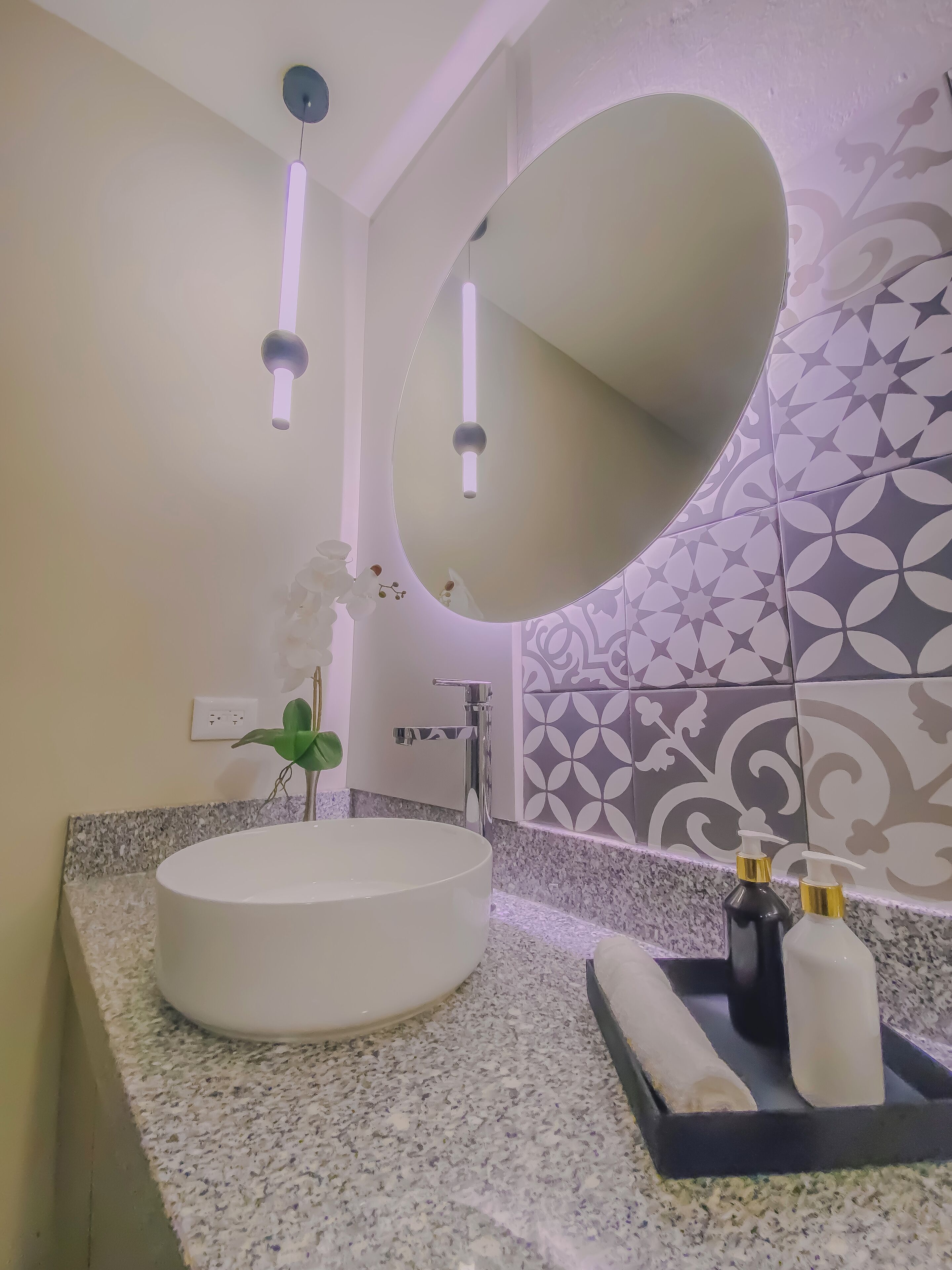 Haartrockner, Handtücher, Seife, Shampoo