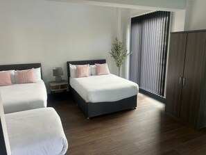 واي فاي مجانًا وملاءات أسرّة