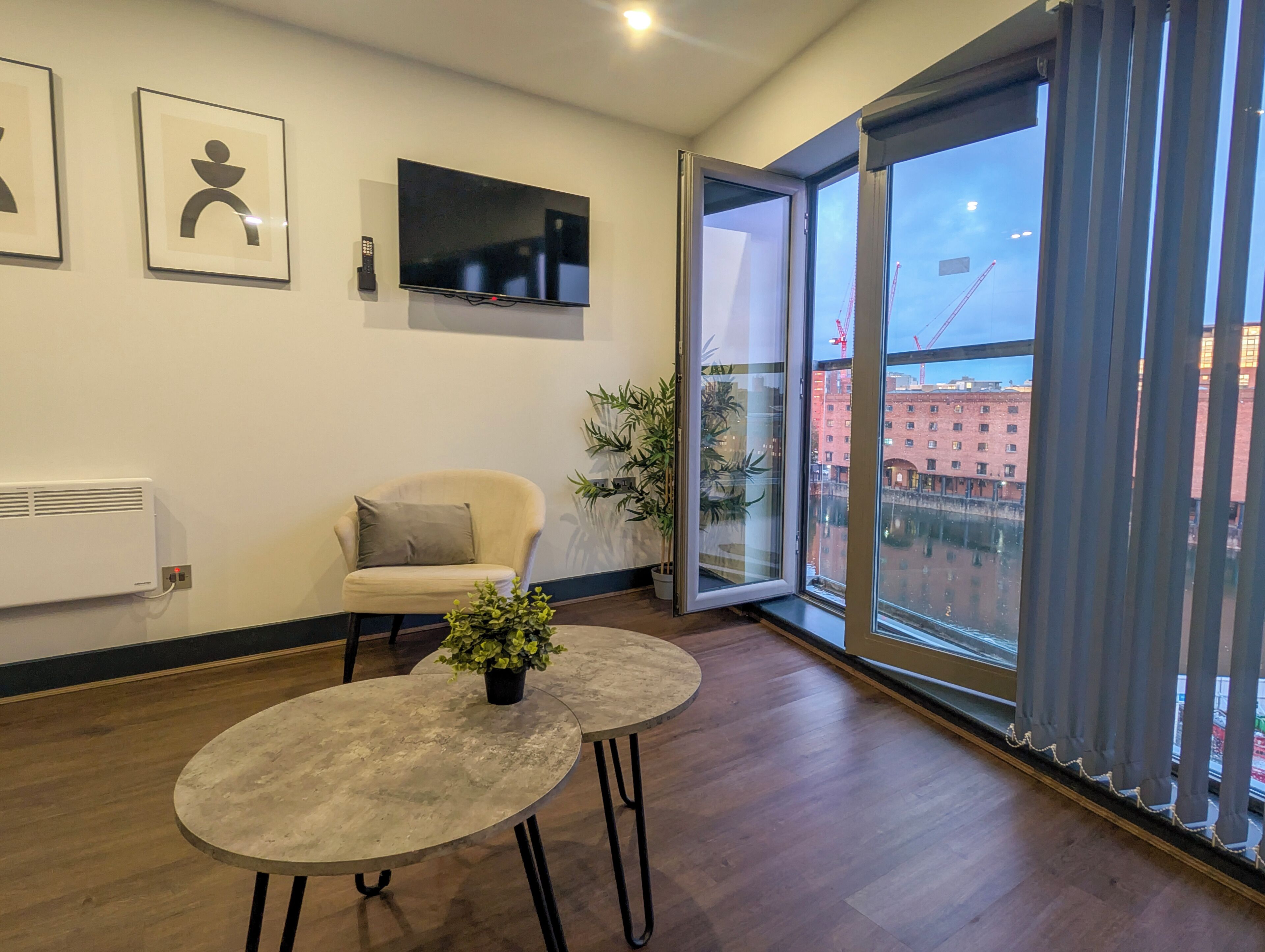 标准公寓, 1 张双人床, 无烟房 (Walk-in Shower;with Sofabed) | 起居区 | 40-英寸电视（配备数码频道）