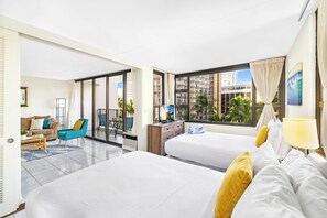 Condo, 1 Bedroom, Balcony, Partial Sea View (0028) | 1 bedroom, premium bedding, individually decorated - Partial Ocean View Condo with 2 Beds and Parking (Honolulu)