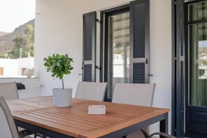 Outdoor dining - Family Room with Terrace 1 (Korissia)