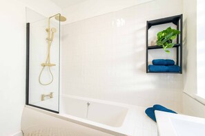 Hair dryer, towels - Stylish, sleeps 3, Sheffield city centre, parking (Sheffield)