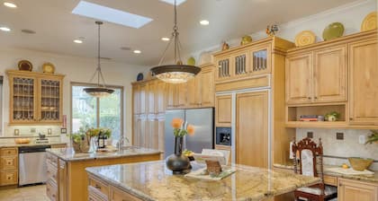 Keys Creek by Avantstay Sleeps 42, Luxury Estate