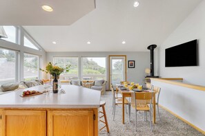 House (3 Bedrooms) | Interior - Bella Sol by Avantstay Ocean Views + Game Room (Manzanita)