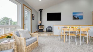 Interior - Bella Sol by Avantstay Ocean Views + Game Room (Manzanita)