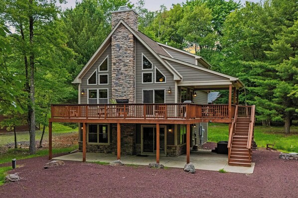 House (6 Bedrooms) | Interior - Bear Paw Lodge by Avantstay Hot Tub, Deck, & Fire Pit (Lake Harmony)