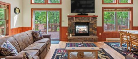 Rumah (6 Bedrooms) | Bagian depan properti