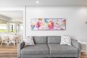 Apartment (3 Bedrooms) | Interior - Beachcomber's Bliss by Avantstay Steps to the Beach Ocean Views (Freeland)