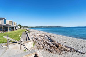 Apartment (3 Bedrooms) | Interior - Beachcomber's Bliss by Avantstay Steps to the Beach Ocean Views (Freeland)