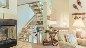 House (5 Bedrooms) | Interior