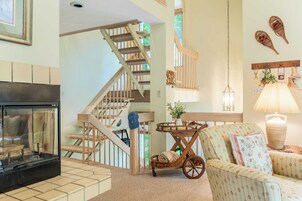 House (5 Bedrooms) | Interior