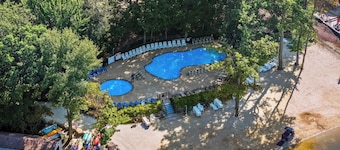Twin Waters by Avantstay Patio + Pool Table