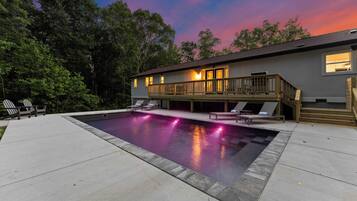 Rumah (Multiple Bedrooms) | Bagian depan properti