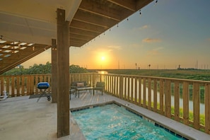 House (4 Bedrooms) | Interior - Boardwalk to the Beach, Water Canal View, Priv Pool Island Girl by Avantstay (Port Aransas)