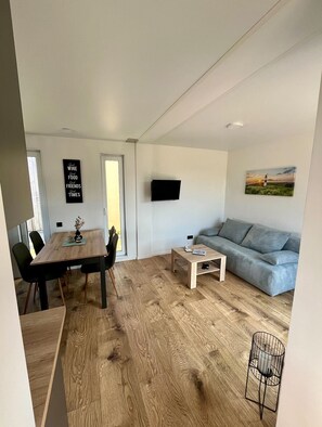 Smart TV - Where time is lost in the green and relaxation is at home? (Altefähr)