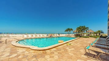 Een verwarmd zwembad