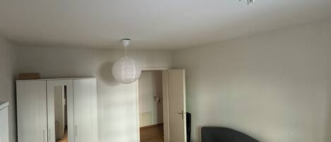 1 chambre, bureau, fer et planche à repasser, Wi-Fi