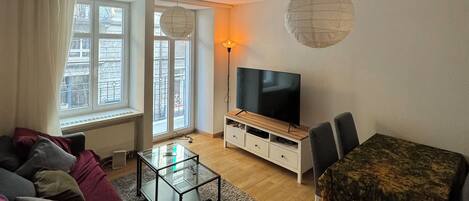 Smart TV, computer monitors