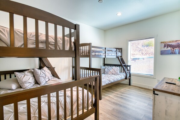 4 bedrooms, WiFi, bed sheets