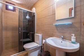 Habitación Deluxe doble, vistas al patio | Baño | Secador de pelo