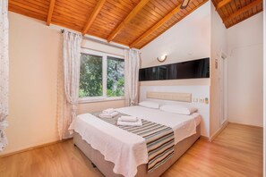 Standard Triple Room, Courtyard View | Interior detail - Yoruk Park Pansiyon (Kemer)