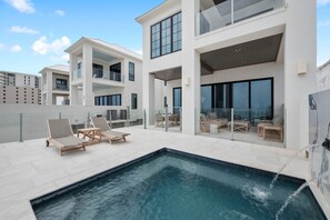 Maison, plusieurs lits (Searenity at Eleanor Beach) | Piscine