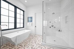 House, Multiple Beds (Searenity at Eleanor Beach) | Bathroom | Shampoo, toilet paper - Searenity at Eleanor Beach (Pensacola)