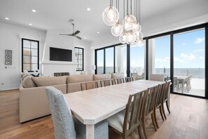 Ferienhaus, Mehrere Betten (Searenity at Eleanor Beach) | Speisen