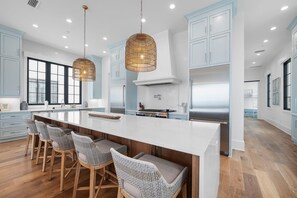 獨棟房屋, 多張床 (Searenity at Eleanor Beach) | 私人廚房 | 烤箱、烤麵包機、紙巾