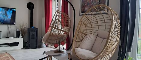 TV connectée, livres, chaîne hi-fi, imprimantes