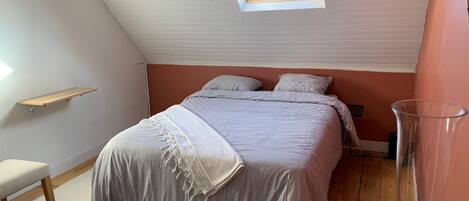 5 camere, una scrivania, ferro/asse da stiro, culla da viaggio