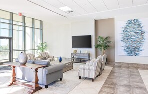 Leilighet, flere senger (The Oasis at Orange Beach 609 (Phoeni) | Oppholdsområde | TV