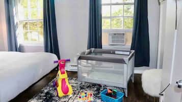 3 bedrooms, desk, iron/ironing board, travel cot