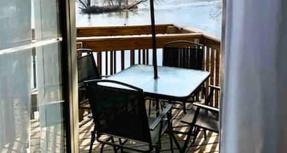 Riverfront Townhome in Downtown Yorkville