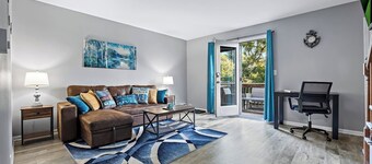 Relaxing 2BR Riverfront Townhome