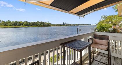 Riverwalk Retreat - Downtown water views, parking
