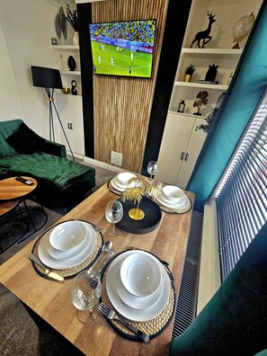 House | Dining - Cozy House in Bridgwater - Sleeps 6 - Long Stays (Bridgwater)