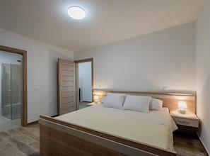 4 chambres, fer et planche à repasser, Wi-Fi, draps fournis