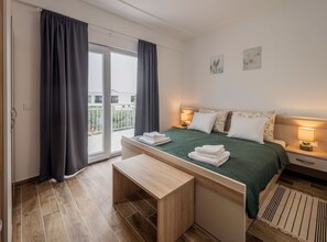 4 bedrooms, iron/ironing board, WiFi, bed sheets - Holiday Home Milutin 1 - Four Bedroom Holiday Home with Private Pool (Vrsi)